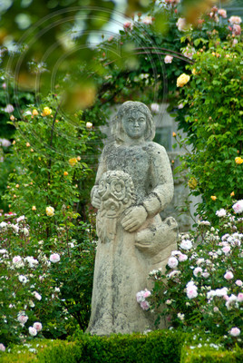 STATUE OF ROSAMUND IN DAVID USITIN NURSERY SHOW GARDEN