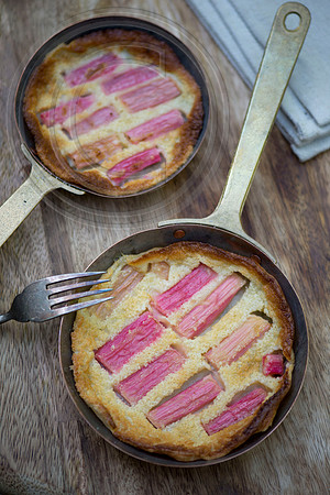 Rhubarb food;rhubarb clefoutis