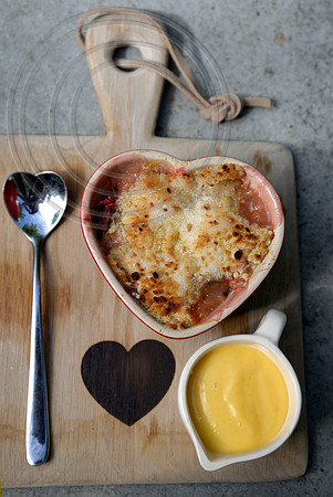 Rhubarb food; Rhubarb crumble