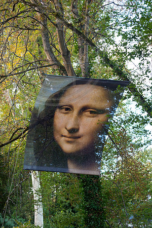 Mona Lisa; Leonardo da Vinci, 1503-6 banner in trees