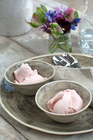 rhubarb ice cream
